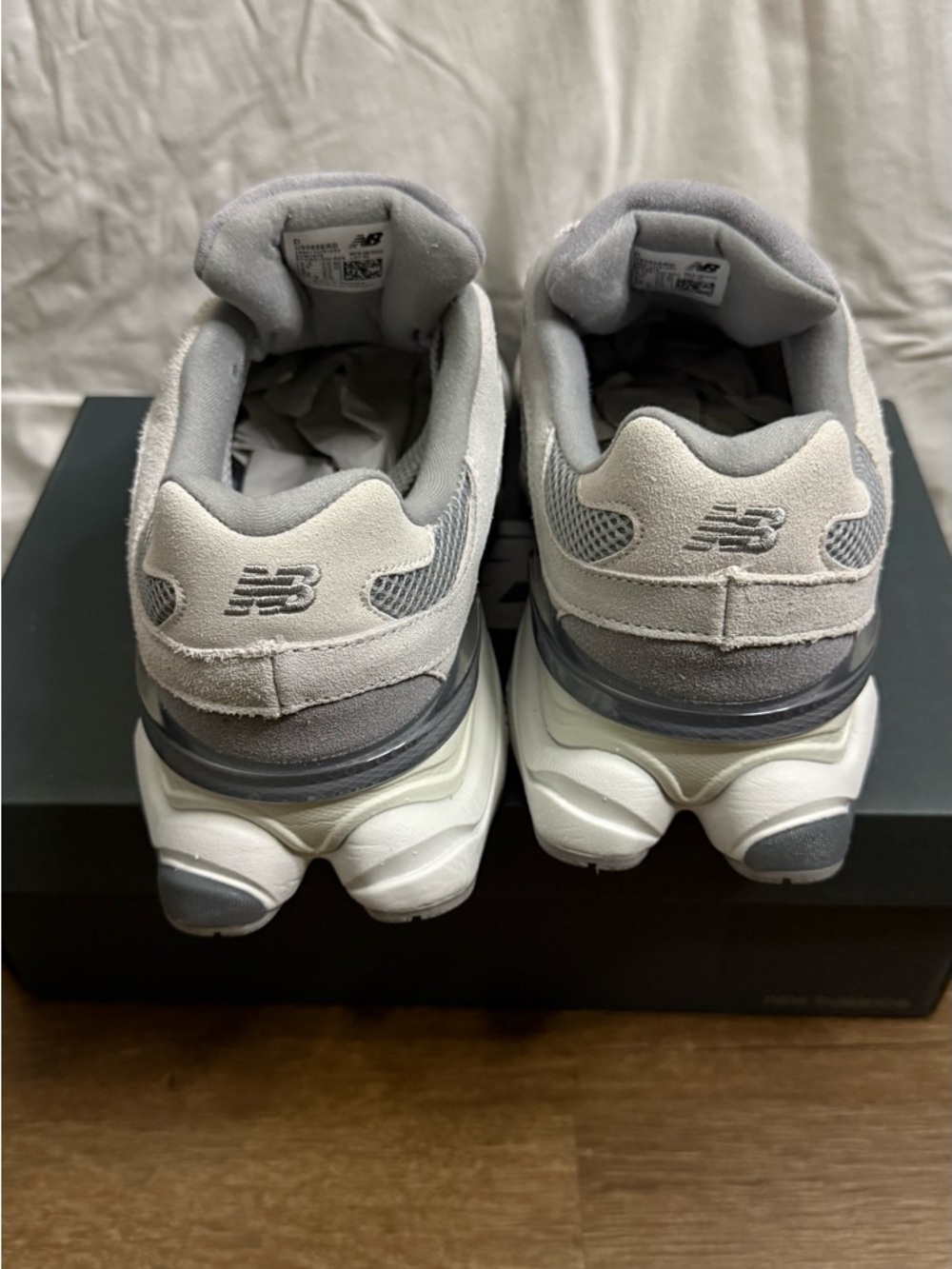 New Balance 9060 Sneakers Shoes Size 10 Women’s - Men’s 8.5 - Picture 3 of 7